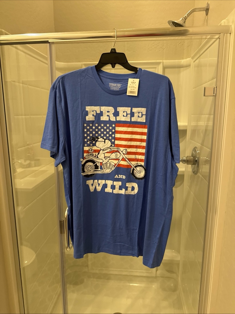 Free and Wild Men's Graphic T‑Shirt - Blue snoopy
